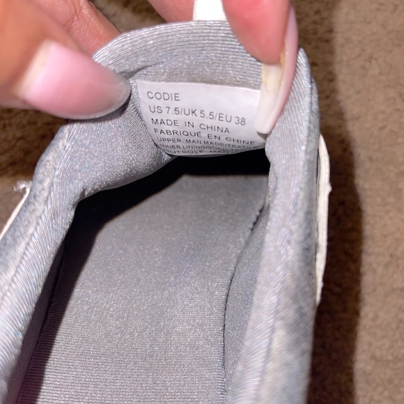 Cheetah Sneakers - Picture 4 of 5